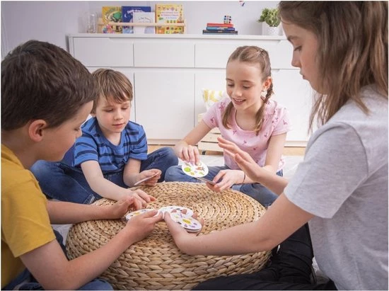 Merkloos Spellenbundel - 2 Stuks - Dobble Classic & Nightmare Horror Adventures 4 Merkloos Spellenbundel - 2 Stuks - Dobble Classic & Nightmare Horror Adventures - Afbeelding 4