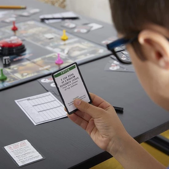 Hasbro Gaming Cluedo - Liars Edition - Engelse Versie 11 Hasbro Gaming Cluedo - Liars Edition - Engelse Versie - Afbeelding 11